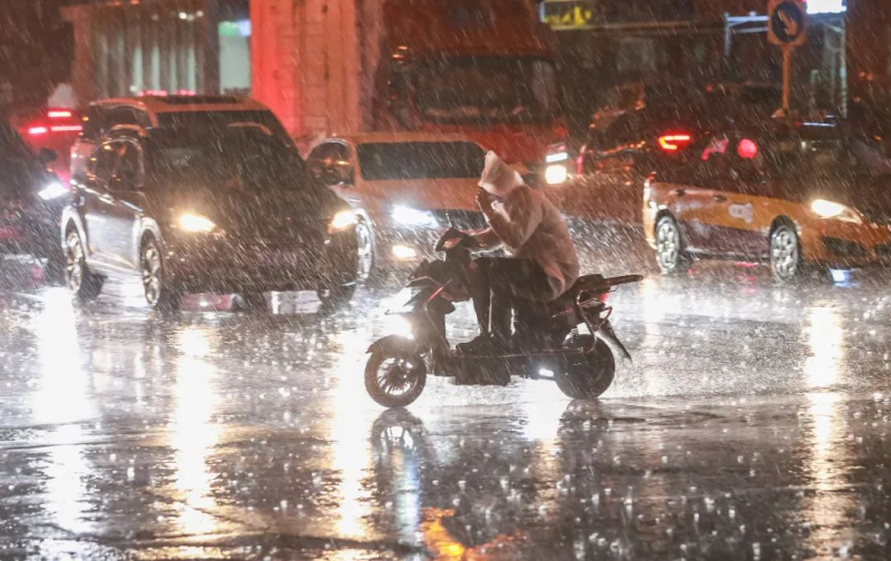 冷空气影响范围扩大，南方降水增强有大到暴雨 北方沙尘天气扩散