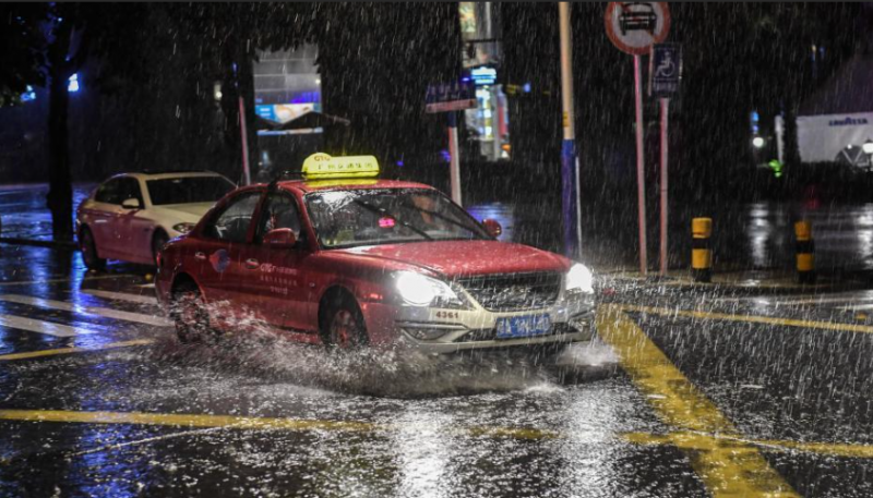 广东今明有小雨“骚扰”，后天大雨倾盆