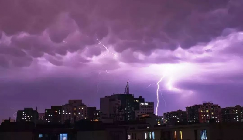 江西今明两天持续电闪雷鸣 暴雨如注！雷雨时伴有强对流天气