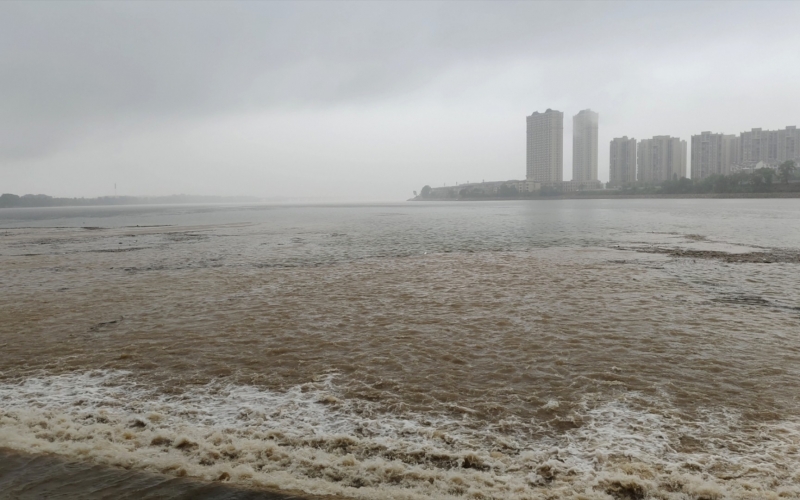 江西广东等地今天仍是强降雨区域 局地或出现13级雷暴大风