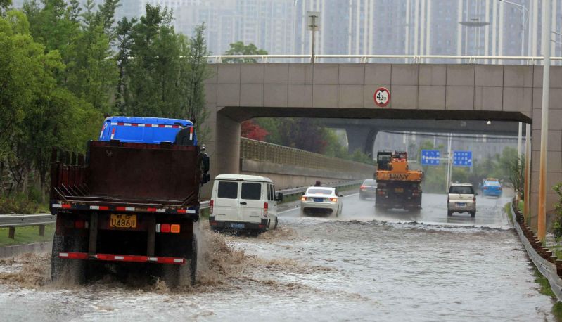 江西南昌、宜春等多个市县今有暴雨，并伴有短时强雷电等强对流天气