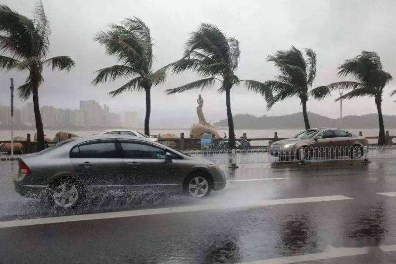 浙江中南部地区暴雨如注，伴有极端强对流天气