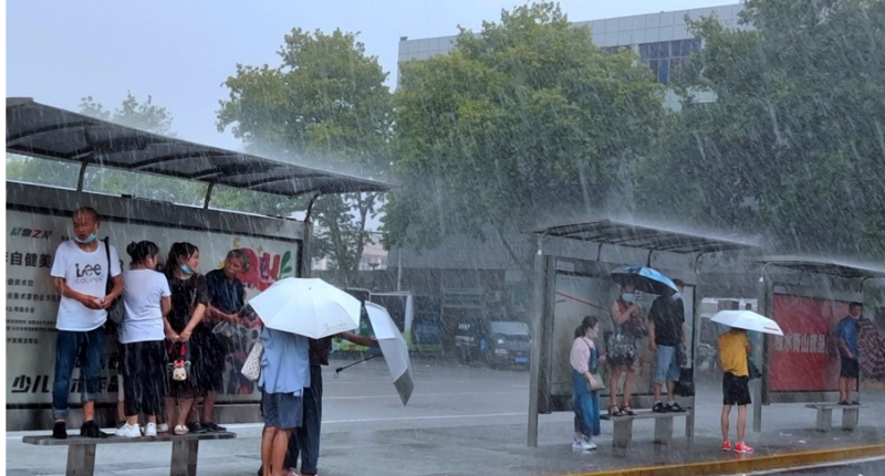 湖南株洲等多地今天有大到暴雨，夜间开始雨势减弱