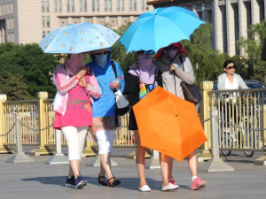 南方大部阳光上线进入降雨间歇期，北方后天快速升温将达35℃高温线