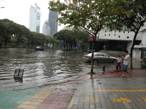 福建今天大雨不断伴有雷电，未来几天沿海地区大到暴雨持续在线