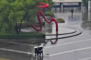 北京今天开始降雨+降温，最高气温猛跌至23℃ 明天仅为19℃