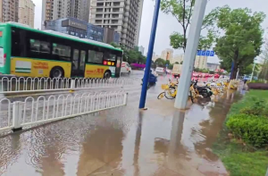 今天重庆等11省份地区发布暴雨蓝色预警，广西四川局地将有大暴雨