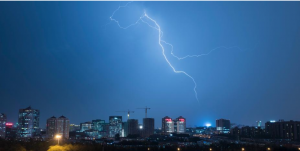 北京刚刚发布雷电蓝色预警+大风黄色预警，下班时段需注意雷雨大风