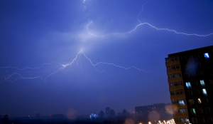 江西新余赣州等5市今晚有中雨，明后天中南部地区大到暴雨频繁