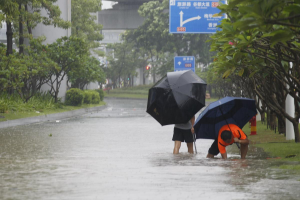 广东雨水“灾难片”又开演，未来三天沿海等地暴雨大暴雨雷雨不停