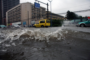 滇粤桂琼4省份地区今天暴雨大暴雨，多地发布暴雨黄色预警