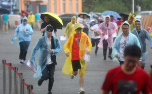 广东高考期间雷雨不断雷电大风频繁，珠三角等地有大到暴雨