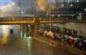 北京今天最高温34℃闷热十足，明天全市雨水明显最高温跌至29℃