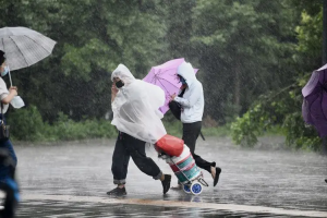 北京今天还有雷雨在线最高气温33℃，明天局地雨势较强需注意