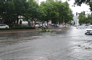 山东青岛等地今天中到大雨伴有雷电，明后天多地仍旧阴雨连绵