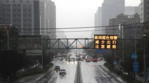 今天京津冀一带强降雨肆虐，明后天雨带东移华北等地将出现明显雨水