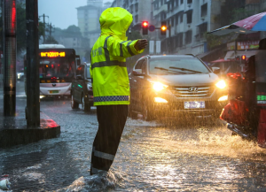 10省份地区更新暴雨蓝色预警，福建广东局地将有大暴雨