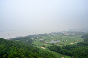 江苏未来三天大部多云为主午后有雷阵雨，最高气温在33℃左右