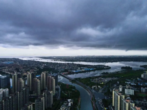 华南多地暴雨在线继续发布暴雨橙色预警，广西沿海有特大暴雨