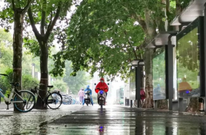 湖南未来三天阵雨为主局地有中到大雨，最高气温跌至30℃体感凉爽