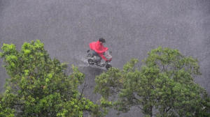 广东韶关清远等地今天局地有暴雨，明天雨水范围缩减气温上升