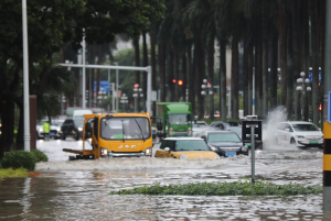 台风“贝碧嘉”影响华东一带，今明两天江浙沪多地大暴雨频繁