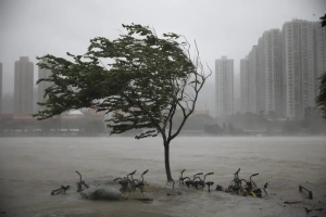 河南开封等多地受台风影响有大暴雨+6-7级大风，明后天雨势明显减弱