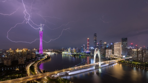 广东周末仍是强雷雨主场局地有大暴雨，22日冷空气南下高温结束