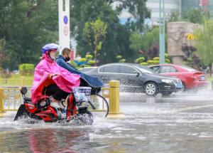 广西来宾柳州等6市今晚至明天有阵雨，明晚桂北局地有暴雨