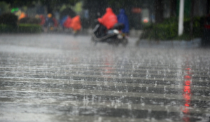 江苏今天大部阵雨明显局地有大雨，国庆当天雨停转多云