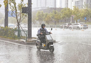 湖北西南部今天有小到中雨局地大雨，西北部和江汉平原小雨频繁