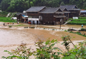 今天湖南西北部小到中雨明显，明后天怀化等多地有暴雨连续在线