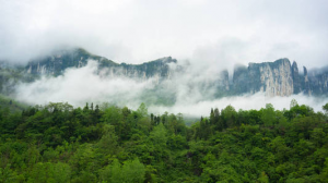 湖北今明两天北部多云或阴，东南部小雨明显局地有中雨