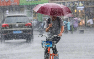 四川盆地今晚大部小到中雨为主，明天雨水依旧高海拔地区或有雪